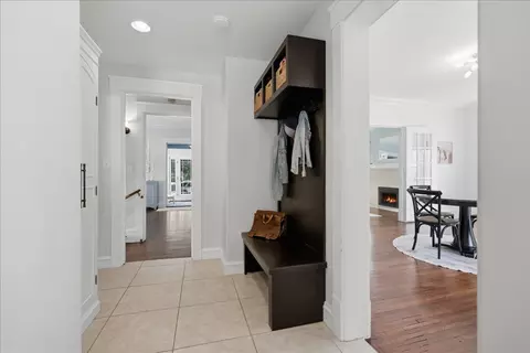 Entry Way - 1514 E Grove St, Bloomington, IL 61701 photo 4 of 12