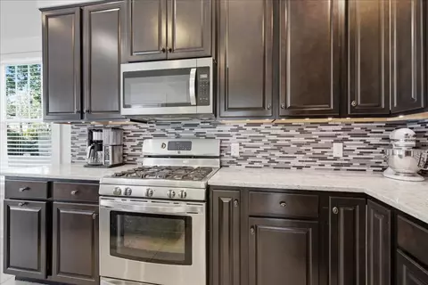 Kitchen - 1514 E Grove St, Bloomington, IL 61701 photo 3 of 7
