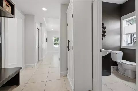 Entry Way - 1514 E Grove St, Bloomington, IL 61701 photo 5 of 12