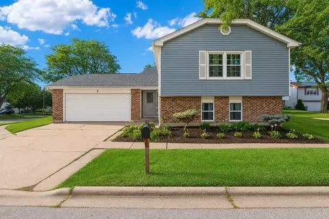 3 Whitehall Ct, Streamwood, IL 60107