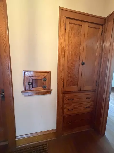 Entry Way - 1106 E Olive St E, Bloomington, IL 61701 photo 2 of 6