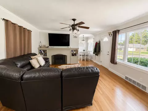 Living - 320 Anderson St, Centralia, IL 62801 photo 1 of 1
