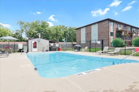 Exterior - 1920 Tracy Dr #9, Bloomington, IL 61704 photo 3 of 3