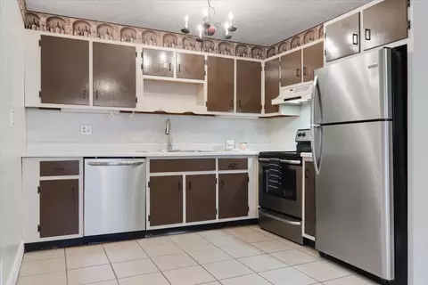 Kitchen - 1920 Tracy Dr #9, Bloomington, IL 61704 photo 1 of 2