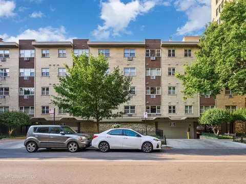 420 W Aldine Ave #225, Chicago, IL 60657