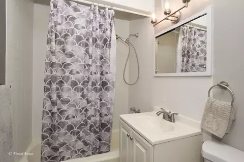 Bath - 702 Bourn St, Harvard, IL 60033 photo 1 of 1