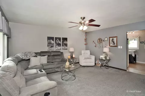Living - 702 Bourn St, Harvard, IL 60033 photo 1 of 2