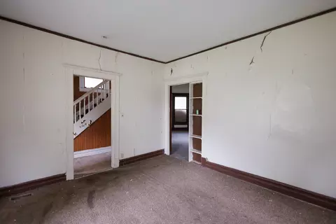 Living - 643 S Myrtle Ave, Kankakee, IL 60901 photo 2 of 7