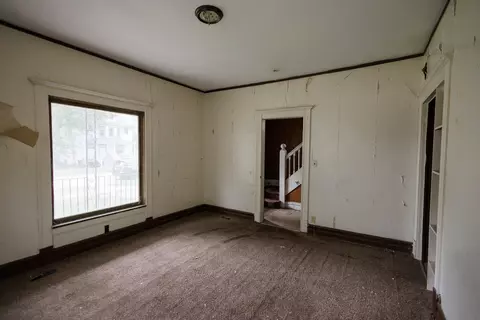 Living - 643 S Myrtle Ave, Kankakee, IL 60901 photo 1 of 7