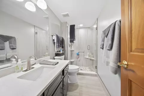 Bath - 11630 Parkside Ln, Mokena, IL 60448 photo 1 of 4