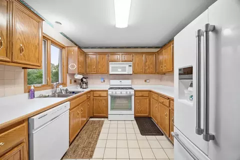 Kitchen - 11630 Parkside Ln, Mokena, IL 60448 photo 1 of 2