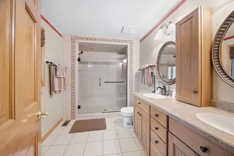 Bath - 11630 Parkside Ln, Mokena, IL 60448 photo 2 of 4