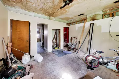 Entry Way - 10713 S Champlain Ave, Chicago, IL 60628 photo 1 of 2