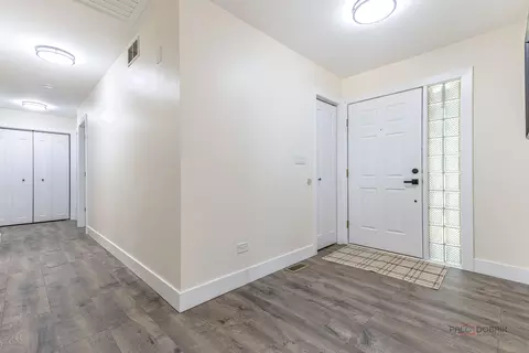 Entry Way - Undisclosed, Wheeling, IL 60090 photo 1 of 1