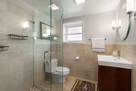 Bath - 851 Long Rd, Glenview, IL 60025 photo 1 of 2