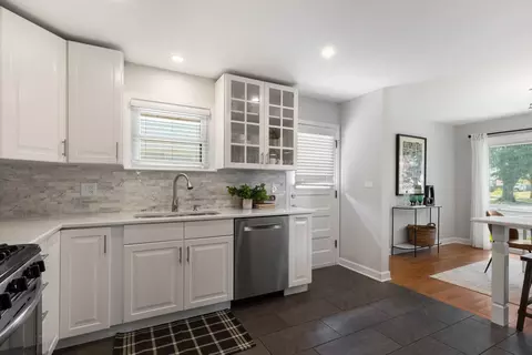 Kitchen - 851 Long Rd, Glenview, IL 60025 photo 2 of 3