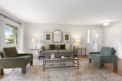 Living - 851 Long Rd, Glenview, IL 60025 photo 4 of 5