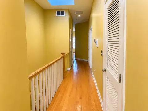 Entry Way - 4838 S St Lawrence Ave #3, Chicago, IL 60615 photo 5 of 6
