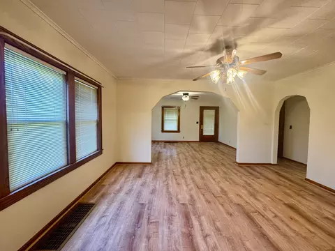 Living - 2531 115th Ave, Viola, IL 61486 photo 2 of 4