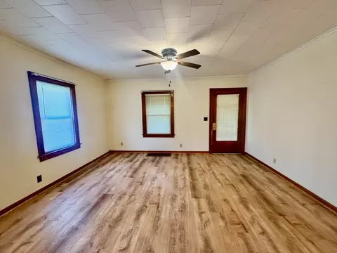 Living - 2531 115th Ave, Viola, IL 61486 photo 3 of 4