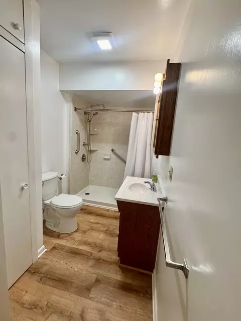 Bath - 2531 115th Ave, Viola, IL 61486 photo 1 of 2