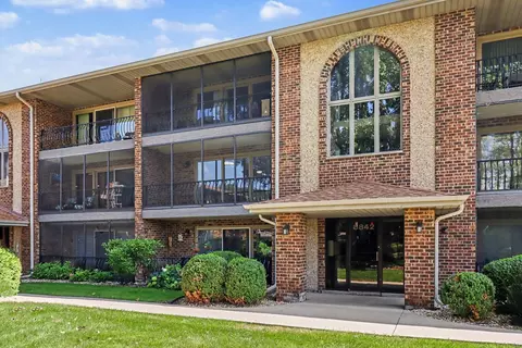 8842 W 140th St #2B, Orland Park, IL 60462