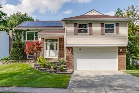 8 Lindon Ln, Vernon Hills, IL 60061