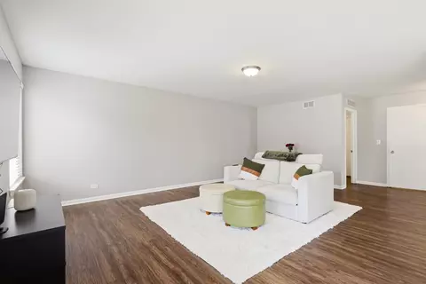 Living - 6710 Sahara Dr, Plainfield, IL 60586 photo 4 of 4