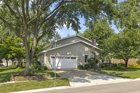 Exterior - 1725 Maple Leaf Ct, Wheaton, IL 60187 photo 9 of 10