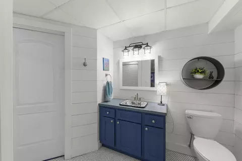 Bath - 1725 Maple Leaf Ct, Wheaton, IL 60187 photo 4 of 5