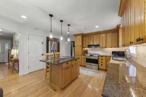 Kitchen - 1725 Maple Leaf Ct, Wheaton, IL 60187 photo 4 of 5