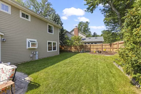 Exterior - 1725 Maple Leaf Ct, Wheaton, IL 60187 photo 6 of 10