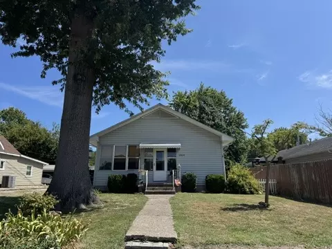 1004 N 14th St, Herrin, IL 62948