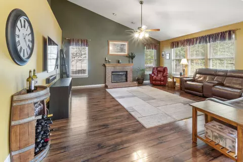 Living - 3 Walbridge Ct, Algonquin, IL 60102 photo 5 of 5