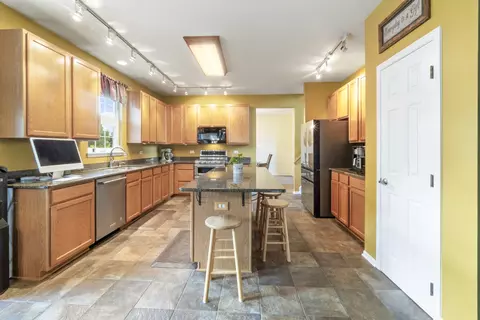Kitchen - 3 Walbridge Ct, Algonquin, IL 60102 photo 2 of 4