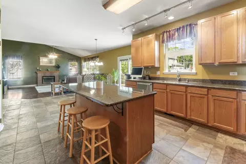 Kitchen - 3 Walbridge Ct, Algonquin, IL 60102 photo 4 of 4