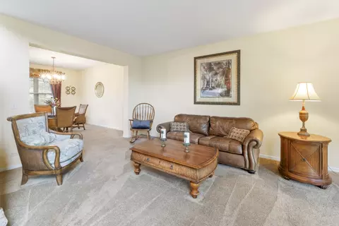 Living - 3 Walbridge Ct, Algonquin, IL 60102 photo 2 of 5