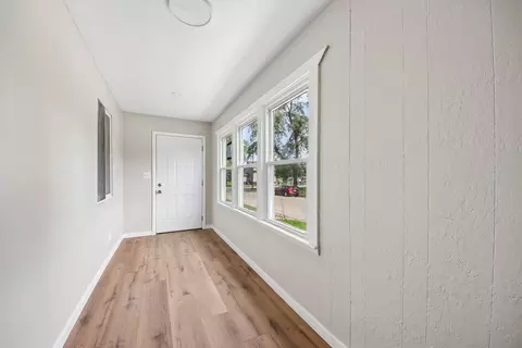 Entry Way - 255 N Hunter Ave, Kankakee, IL 60901 photo 2 of 3