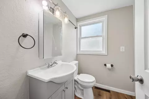 Bath - 255 N Hunter Ave, Kankakee, IL 60901 photo 1 of 2