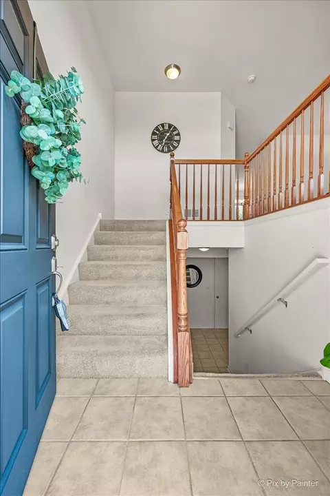 Entry Way - 1005 Alberta Rd, Elgin, IL 60124 photo 1 of 1