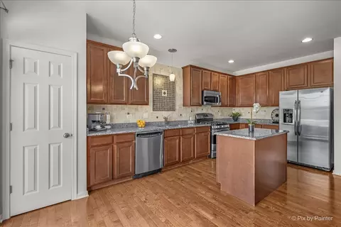 Kitchen - 1005 Alberta Rd, Elgin, IL 60124 photo 2 of 2