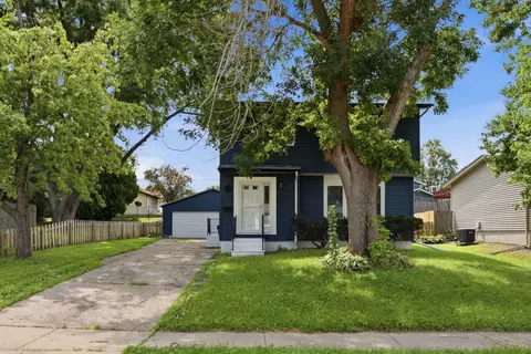 1903 Kings Dr, Bettendorf, IA 52722