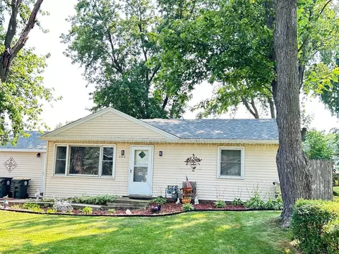 400 Birchwood Dr, Antioch, IL 60002