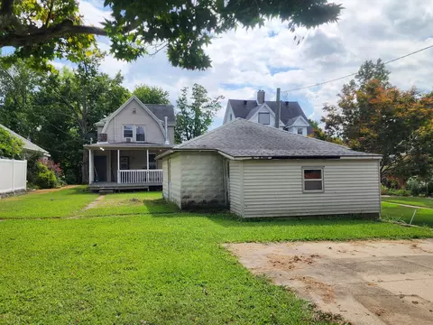 Exterior - 318 E 1st St, Mount Carmel, IL 62863 photo 4 of 4