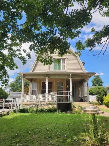 Exterior - 318 E 1st St, Mount Carmel, IL 62863 photo 2 of 4