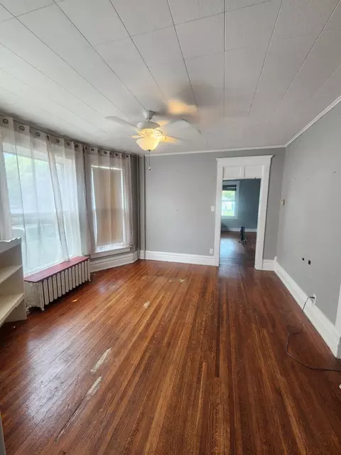 Living - 318 E 1st St, Mount Carmel, IL 62863 photo 1 of 4