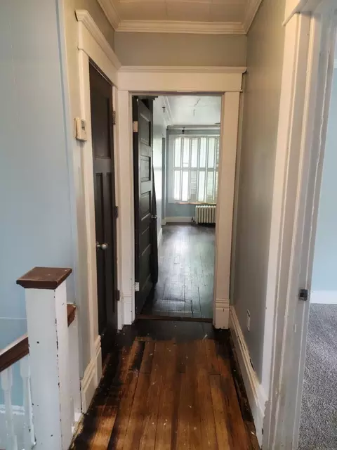Entry Way - 318 E 1st St, Mount Carmel, IL 62863 photo 2 of 2