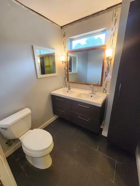 Bath - 318 E 1st St, Mount Carmel, IL 62863 photo 2 of 3