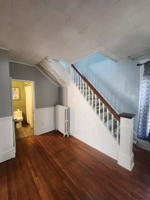 Entry Way - 318 E 1st St, Mount Carmel, IL 62863 photo 1 of 2