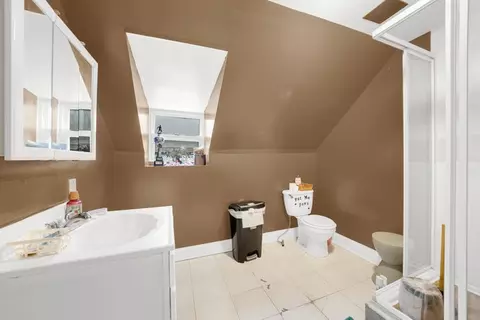 Bath - 4208 S Artesian Ave, Chicago, IL 60632 photo 2 of 2